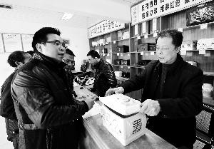 4月2日，福建省古田縣紀(jì)委、監(jiān)察局成立清明節(jié)專項督查組，對違反“八項規(guī)定”行為進行監(jiān)督檢查。新華社發(fā)