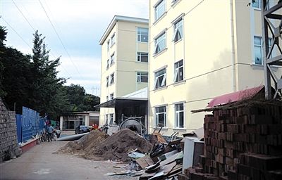 　該山莊目前正在建四星級賓館。新京報記者 吳江 攝