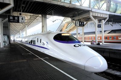 　白皮車 動車，高鐵基本全白色