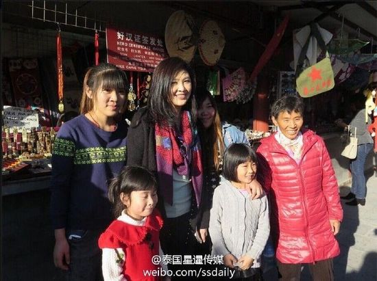 泰國(guó)前總理他信和英拉游長(zhǎng)城 泰國(guó)前總理他信和英拉游長(zhǎng)城