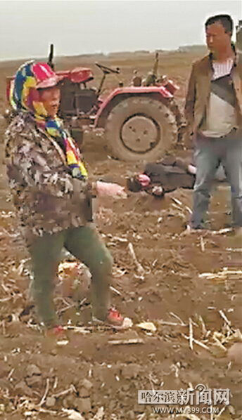 鄉(xiāng)干部開車沖進農(nóng)田攆野雞 8旬農(nóng)民阻攔被打倒