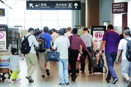 近期乘飛機(jī)應(yīng)留足更多的時(shí)間以免誤機(jī)。/晨報(bào)記者 殷立勤