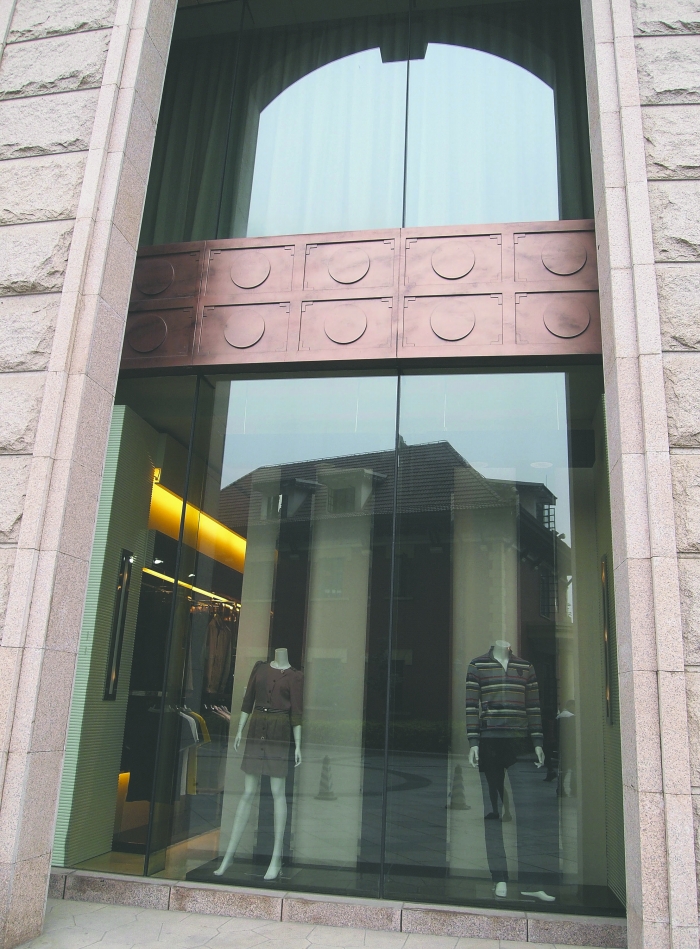 成都新東方千禧大酒店內(nèi)，曾銷售假冒LV產(chǎn)品的店鋪