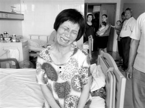 周小姐的母親哭訴：“女兒這一輩子全毀了。”