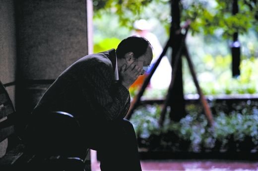 丹丹不能和爸爸進(jìn)行很好的溝通，爸爸傷透了腦筋。