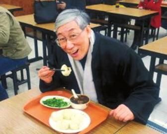 吳頌今到慶豐包子鋪找靈感。