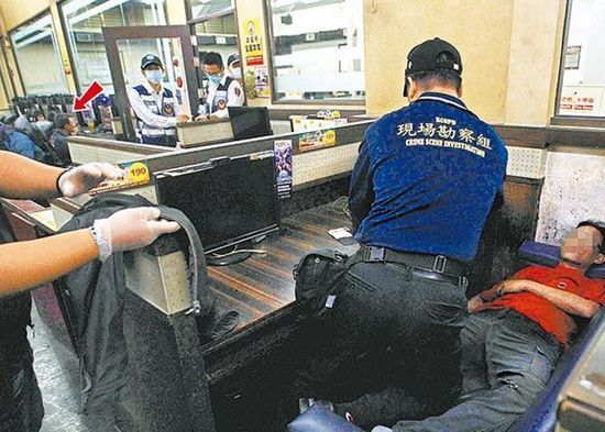 男子上網(wǎng)12小時瞪大眼睛暴斃