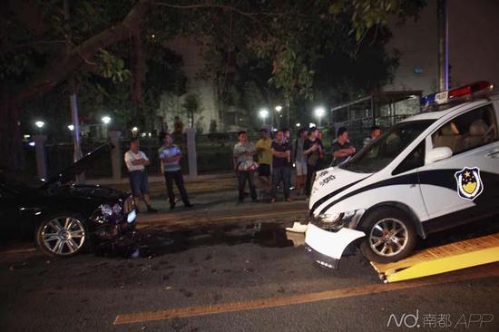 當(dāng)時賓利司機去筆架山爬山，車停在路邊，剛回來便發(fā)現(xiàn)車輛發(fā)生了事故。