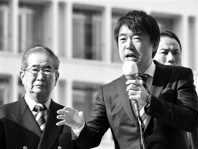 29日，日本著名極右翼分子石原慎太郎（左）和新生代右翼政客橋下徹在東京街頭演講拉票。