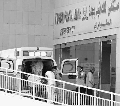 圖為一輛救護車抵達沙特吉達法赫德國王醫(yī)院。