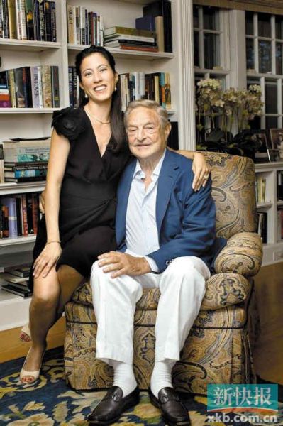 索羅斯及其未婚妻多美子。