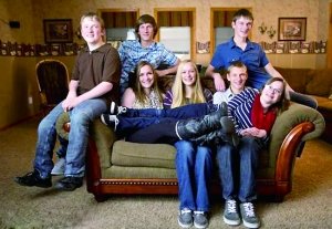 長大后的七胞胎。