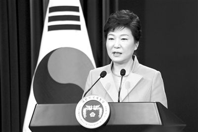 1月6日，韓國總統(tǒng)樸槿惠在首爾總統(tǒng)府青瓦臺舉行的新年記者會上發(fā)言。新華社發(fā)