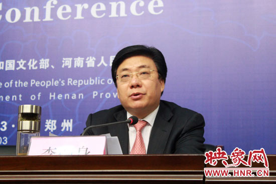 洛陽市市長李柳身發(fā)表熱情洋溢的旅游推介詞。