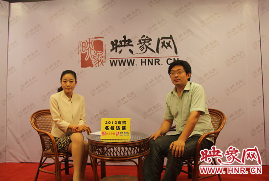 　6月23日，清華大學(xué)河南招生組組長謝旭東做客映象網(wǎng)“2013高招名校訪談”節(jié)目