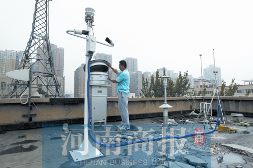 鄭州灰霾監(jiān)測站正在調(diào)試，預(yù)計(jì)9月將正式投入使用 記者 鄧萬里/攝