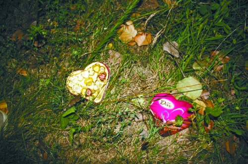 今天是七夕節(jié)，但這對愛人或許無法甜蜜分享這盒巧克力了……