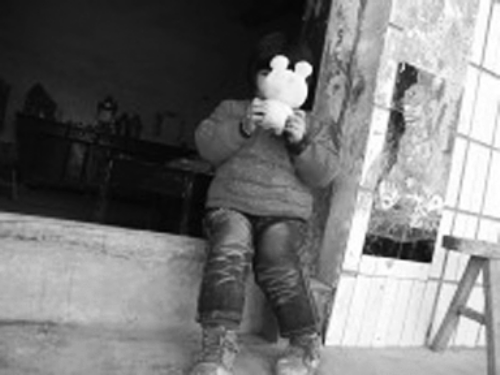 對(duì)自己的怪病，依依懵然無知。