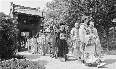 5月1日,大型實(shí)景劇《慈禧駕臨康百萬(wàn)莊園》將在鞏義康百萬(wàn)莊園首演。