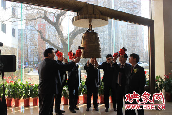 1月7日，在全國股份轉(zhuǎn)讓系統(tǒng)（即新三板），伴隨著開市寶鐘的敲響，山水園林股份有限公司正式登陸新三板。