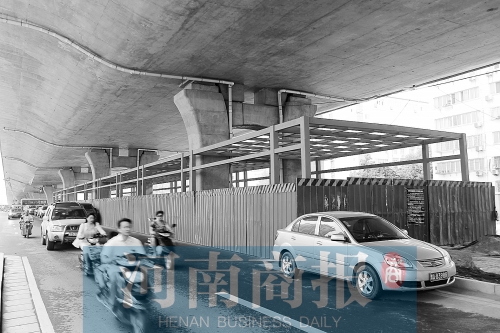 建設(shè)中的隴海路快速公交站臺(tái)，這條線(xiàn)路或取名B5