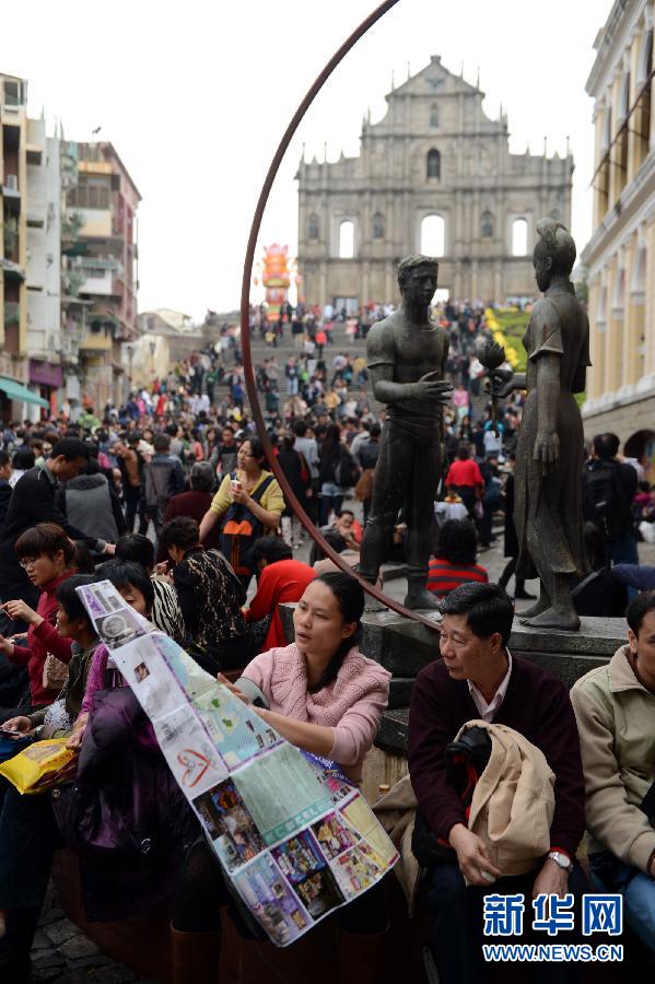 (晚報(bào))(1)澳門春節(jié)長(zhǎng)假現(xiàn)人潮 (晚報(bào))(1)澳門春節(jié)長(zhǎng)假現(xiàn)人潮