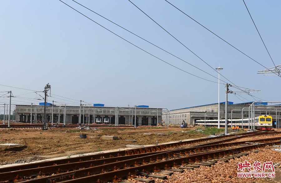 能容納多輛地鐵的車(chē)庫(kù)