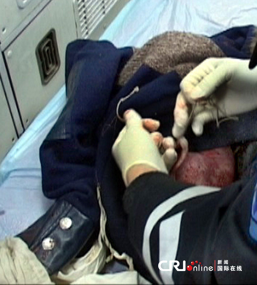 南京一女子當(dāng)街產(chǎn)嬰 隨后棄子離開(kāi)