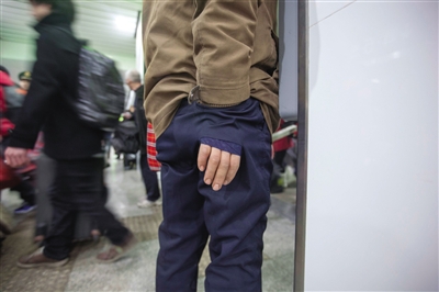 “鐵鷹”反扒隊(duì)反扒行動(dòng) “鐵鷹”反扒隊(duì)反扒行動(dòng)