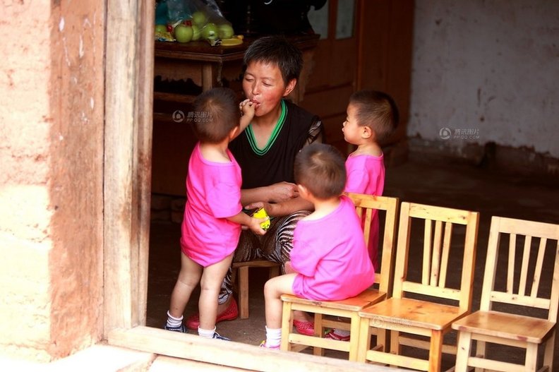 高齡產(chǎn)婦和她的三個娃