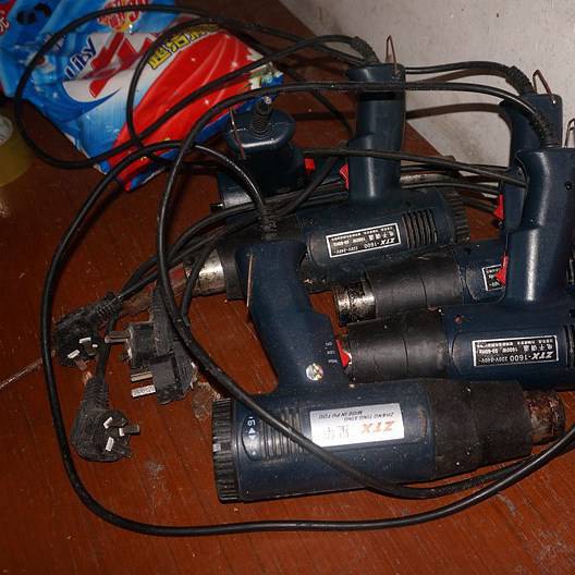 假劣“紅?！卑父嫫? title=