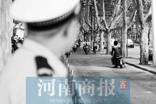 有警察，趕緊掉頭！