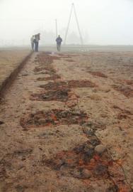 　　鋸齒狀的大型建筑基址。