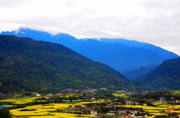 麻辣冬日二三五，芳菲三月看峨眉
