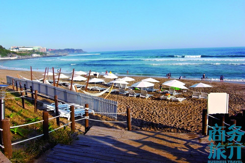 有一段偶來小路經(jīng)過新羅酒店所在的沙灘。