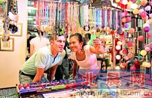 更多的購物樂趣要在夜市、跳蚤市場中慢慢發(fā)掘。