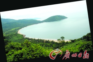 長(zhǎng)長(zhǎng)的沙灘海岸。