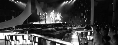 　　晚上的clubmed里有各種歡樂演出?！? oldsrc=