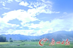 途中的大河煙波浩渺。