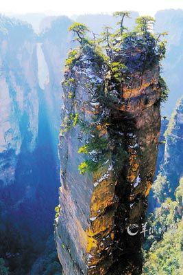 　　世界上迄今為止所發(fā)現(xiàn)的垂直高差最大的天然自生石板橋。