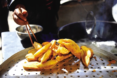 陜北特色小吃黃炸糕。