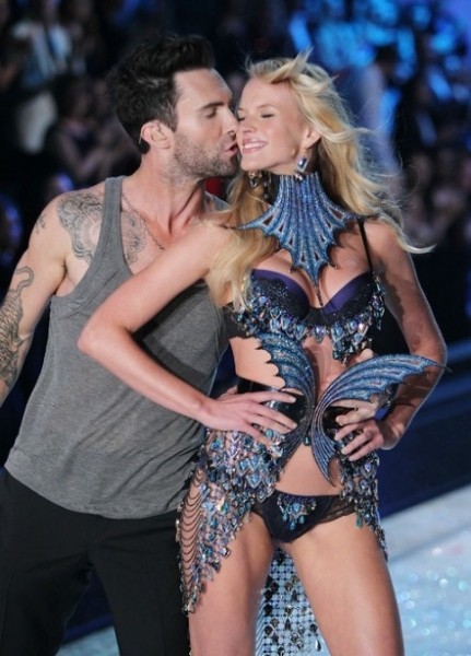 誰(shuí)能有幸約會(huì)天使？維秘超模們的男星后宮團(tuán)