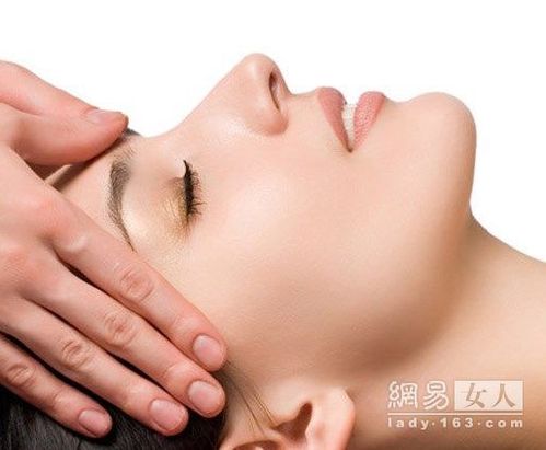 玫瑰水對皮膚的7種好處 減少紅腫瑕疵 玫瑰水對皮膚的7種好處 減少紅腫瑕疵