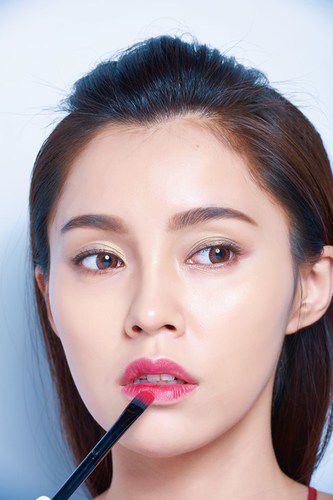 艷陽天 太陽鏡和口紅會(huì)更配哦