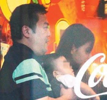 韋汝曾未婚生子，后嫁入豪門