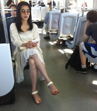 王祖賢坐公交 王祖賢坐公交