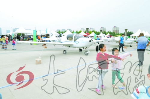 　每個(gè)人心中都有一個(gè)飛翔夢。圓這個(gè)夢，去安陽吧！