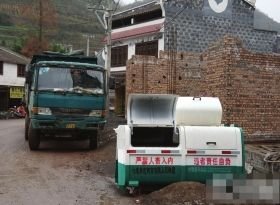 貴州畢節(jié)垃圾桶警示語(yǔ):嚴(yán)禁人畜入內(nèi)