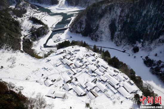 　　當(dāng)?shù)貢r間2014年2月17日，據(jù)日本媒體報道，日本關(guān)東甲信及日本東北等地區(qū)遭遇大雪。