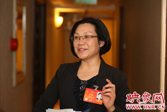 全國人大代表、商丘市實驗小學校長高阿莉做客映象網(wǎng)兩會微視。